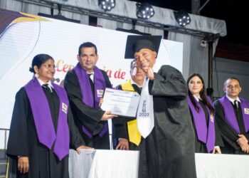 Sobreviviente de  la tragedia de Tasajeras se gradúa como técnico profesional