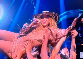 Shakira sorprendió con sombrero vueltia’o en los MVAs