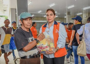 Entregan ayudas humanitarias a familias afectadas por las lluvias en Santa Marta