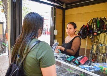 Entregan primeros módulos de comercio en la renovada carrera 5ta