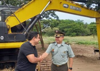 Recuperan retroexcavadora hurtada en Pozos Colorados