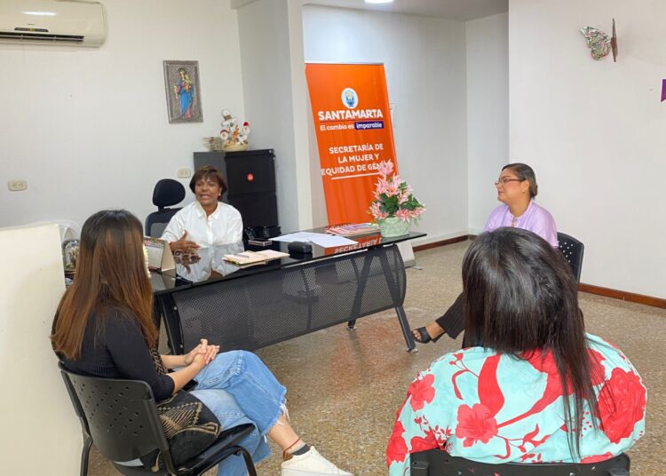 Brindan acompañamiento a joven víctima de presunto acoso