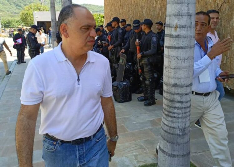 Pinedo afirma no estar de acuerdo con licitación del agua para Santa Marta