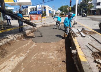 Reemplazan 35 m2 de placas de pavimento en la carrera 12 con avenida del Ferrocarril