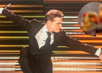 Polémica: Luis Miguel besa a una niña en la boca en pleno concierto