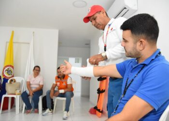 Capacitan a docentes de Santa Marta en primeros auxilios y gestión del riesgo