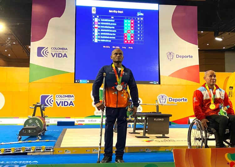 Jacir Therán le entrega la primera medalla al Magdalena en los Juegos Paranacionales 2023