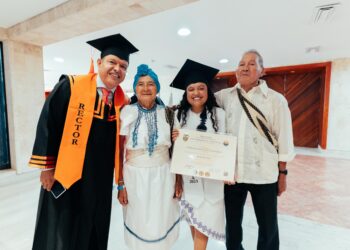 Gemelas arhuacas se gradúan como profesionales de la Unimagdalena