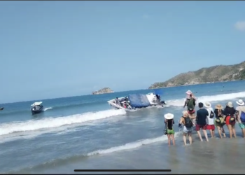 ¡Tremendo susto!: En El Rodadero zozobraron 2 embarcaciones turísticas