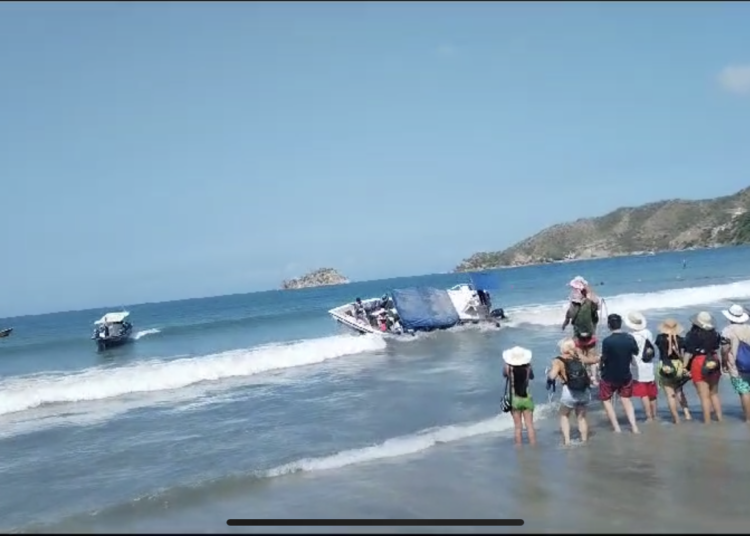 ¡Tremendo susto!: En El Rodadero zozobraron 2 embarcaciones turísticas