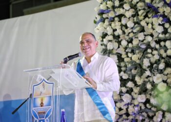 Pinedo se posesionó como alcalde y anuncia la transformación de Santa Marta