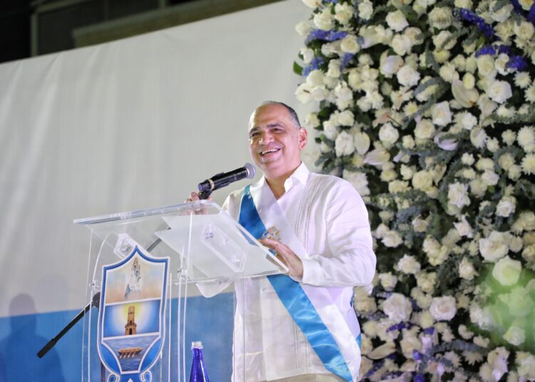 Pinedo se posesionó como alcalde y anuncia la transformación de Santa Marta
