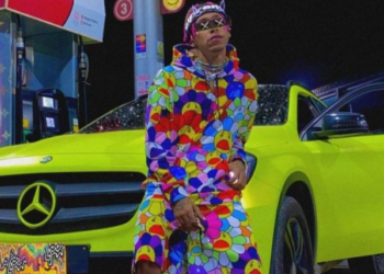 Denuncian que vehículo involucrado en accidente y dado a la huida es de Lalo Ebratt