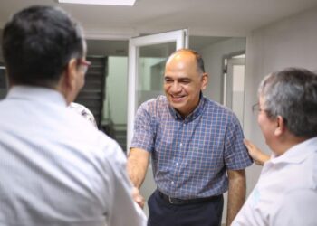 Pinedo avanza en reuniones con sectores estratégicos de Santa Marta: turismo y educación