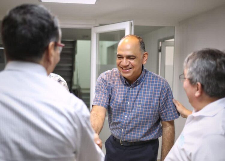 Pinedo avanza en reuniones con sectores estratégicos de Santa Marta: turismo y educación