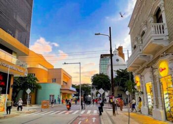 El caos vehicular se tomó la Carrera Quinta: comerciantes piden acciones