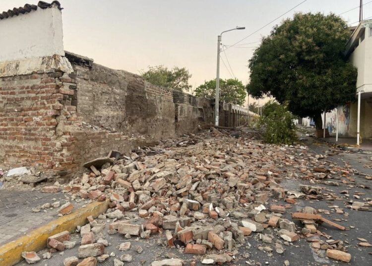 Fuerte brisa tumbó pared en el cementerio San Miguel de Santa Marta