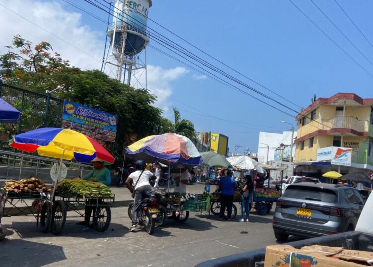 Comerciantes del Mercado Público alarmados por la reinvasión de vendedores informales
