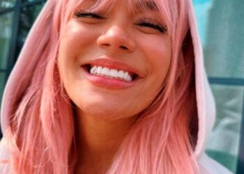 Mhoni Vidente habría predicho el incidente del avión de Karol G