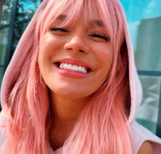 Mhoni Vidente habría predicho el incidente del avión de Karol G