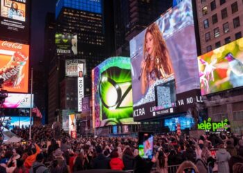 Shakira paralizó el Times Square de Nueva York con concierto gratis