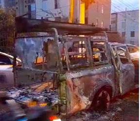 ¡En el Cisne, quemaron camioneta de Air-e en protesta por falta de energía eléctrica!