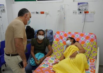 Pinedo visitó a los heridos del accidente de bus en el Ziruma