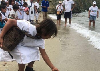 CORPAMAG conmemora el Día Mundial de los Oceanos con niños de la comunidad arhuaca