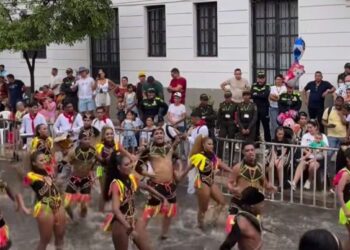 La lluvia no opacó la alegría y el entusiasmo del desfile folclórico de la Fiesta del Mar