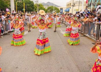 La Fiesta del Mar celebra su 65ª edición con un espectacular desfile folclórico