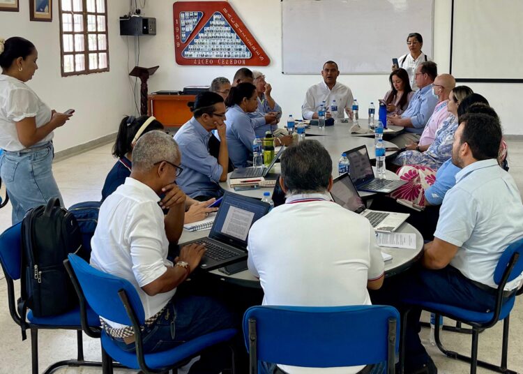 Empieza negociación del pliego de peticiones de sindicatos educativos en Santa Marta