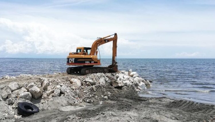 Denuncian presunto detrimento patrimonial en licitación para mitigar la erosión costera en Ciénaga