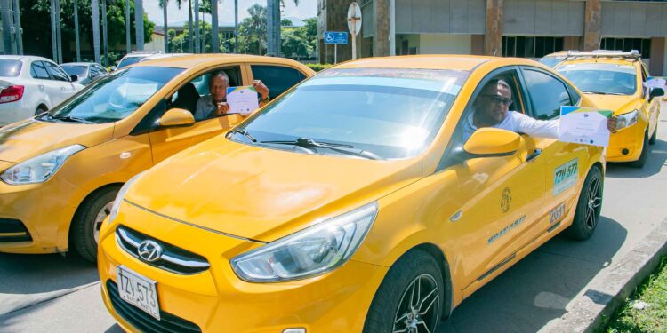 Estudiantes enseñan inglés a taxistas de Santa Marta