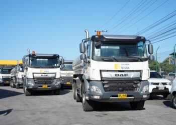 Caravana de carrotanques recorre Santa Marta tras polémico contrato de la UNGRD