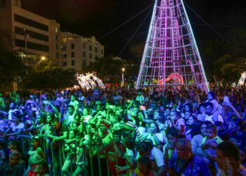 El desfile que iluminó las calles de Santa Marta