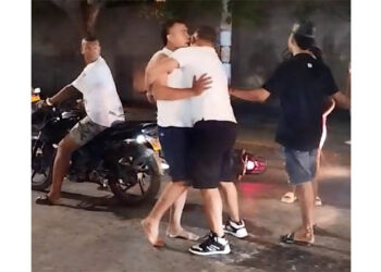 Choque entre motociclistas termina en pelea y paraliza el tráfico en la Avenida del Ferrocarril