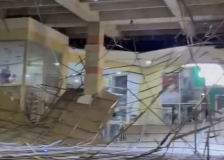 Fuertes vientos en Santa Marta causan estragos en el comercio