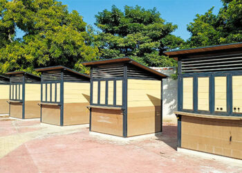 Módulos comerciales del Parque Sesquicentenario y la calle 30 abandonados y desvalijados