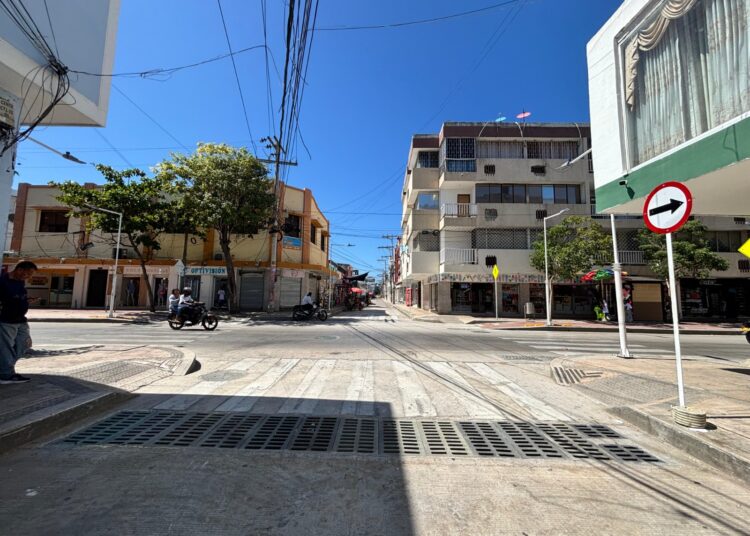 SETP repone rejillas y tapa de registro en corredor de la Carrera Quinta