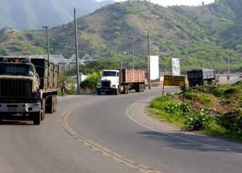 Transportadores de carga exigen mayor seguridad en la Vía Alterna de Santa Marta