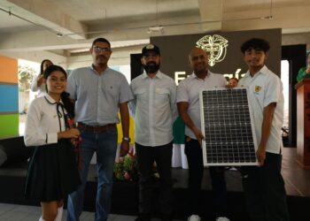 MinMinas entrega laboratorio fotovoltaico a estudiantes de la IED Técnico Industrial