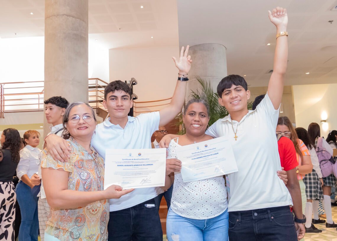 Padres samarios agradecidos por beca de Talento Santa Marta