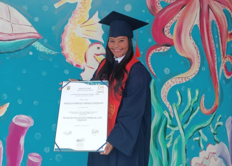 De madre víctima del conflicto a egresada en Negocios: la historia de superación de una campesina de El Piñón