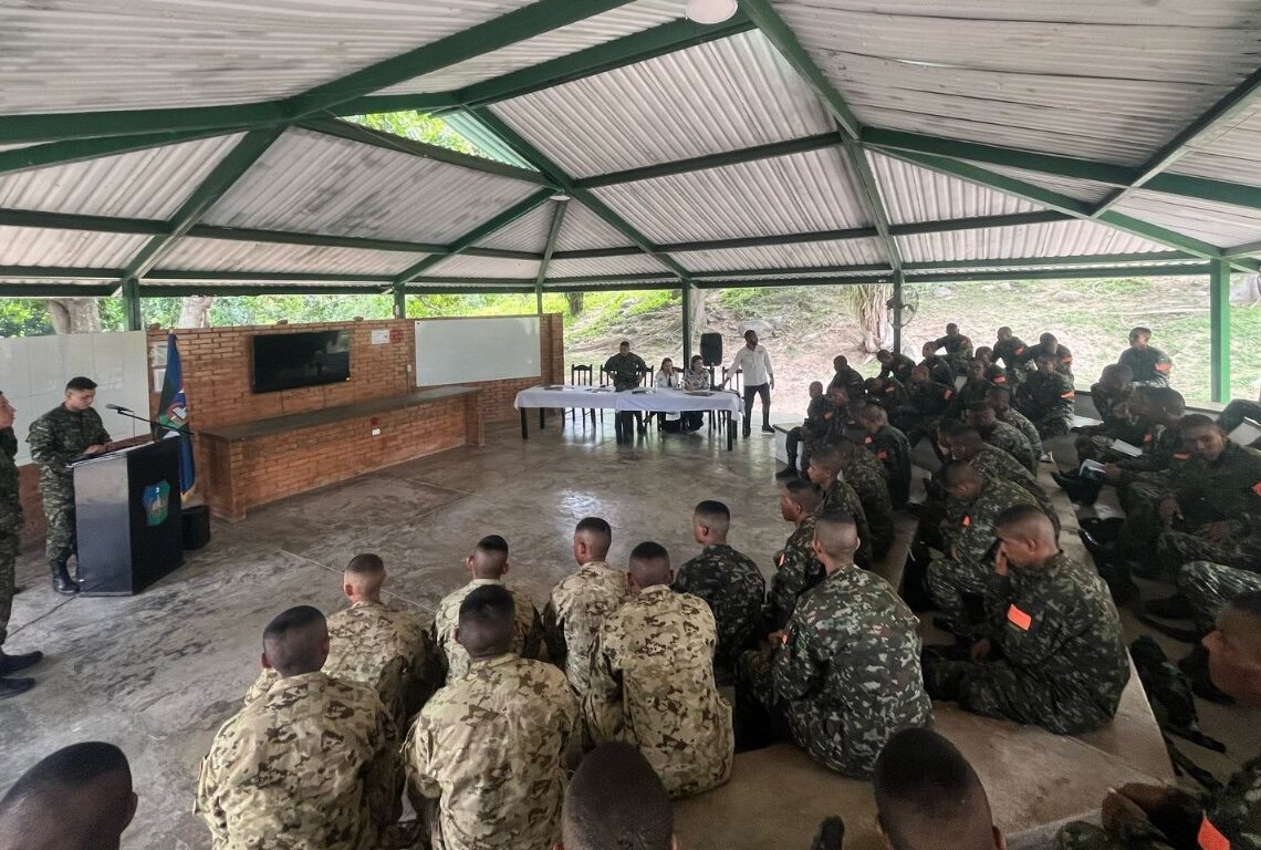 Soldados aprenden viverismo para proteger ecosistemas en el Magdalena