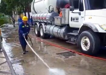 Afectaciones en el sistema de alcantarillado por lluvias e interrupciones eléctricas en Santa Marta