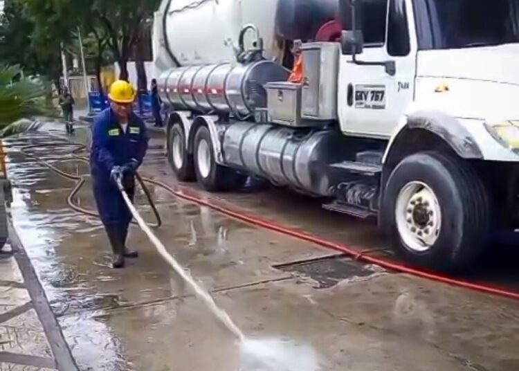 Afectaciones en el sistema de alcantarillado por lluvias e interrupciones eléctricas en Santa Marta