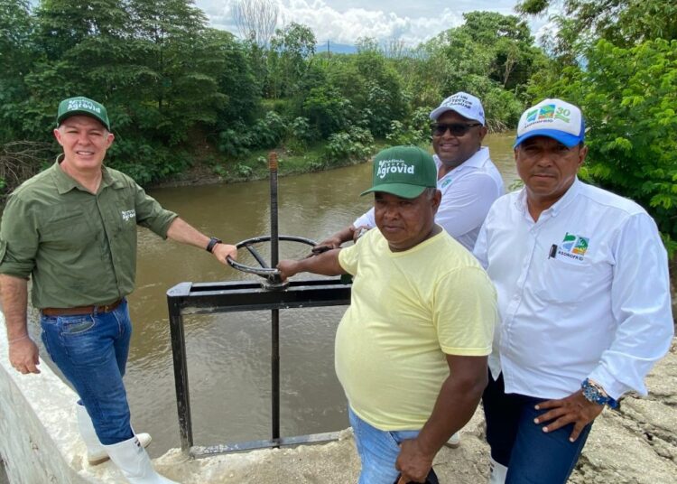 Corpamag y aliados entregan nueva compuerta sobre el río Frío para fortalecer riego agrícola en Zona Bananera