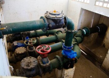 Plan de contingencia para garantizar agua en la Comuna 5 tras fallas en estaciones de bombeo