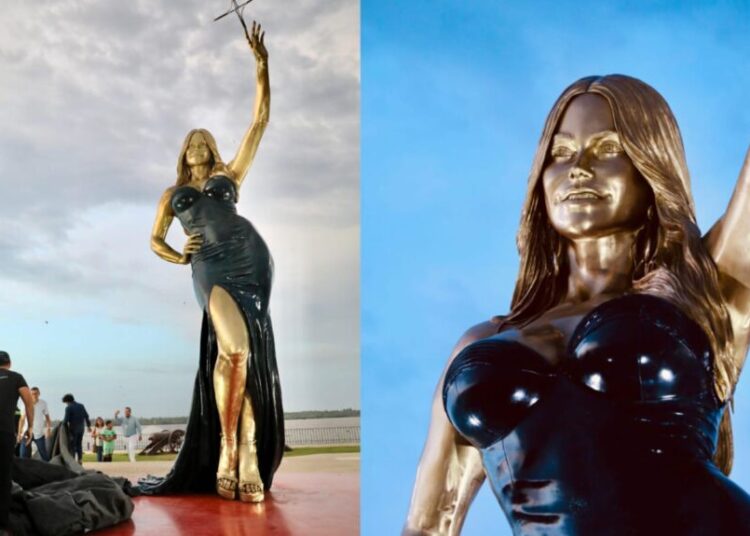 Barranquilla devela escultura monumental de Sofía Vergara en el Gran Malecón