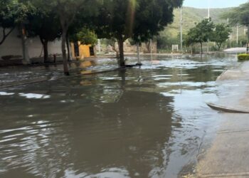 Corpamag inspecciona aguas residuales en Playa Salguero y pide explicación a la Essmar